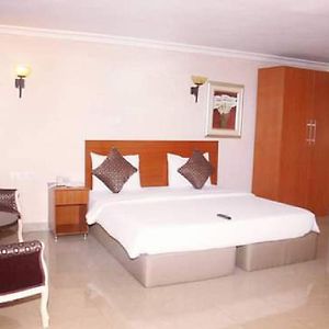 Room In Lodge - Choice Suites 111 Formerly Crown Cottage Hotel Ikeja Exterior photo