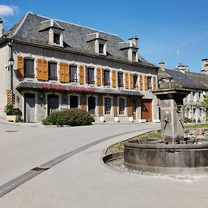 Hotel La Ruche Cantalienne Saint-Etienne-de-Chomeil Exterior photo