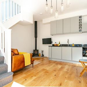 The Bs Hive, Modern, Stylish, 2 Bedroom House, In Harrogate Centre Exterior photo