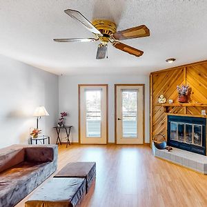 Lakeside Luxury Villa Wisconsin Dells Room photo