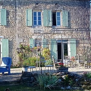 Le Marquisat 16320 Bed and Breakfast Gardes-le-Pontaroux Exterior photo