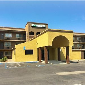 Hotel Hidden Valley Escondido Exterior photo