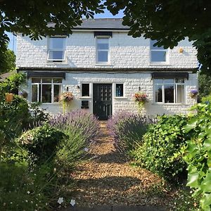 The White House Bed and Breakfast Milton Keynes Exterior photo