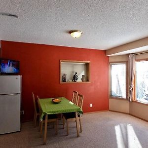 Sunny & Cozy Suite With Pool & Ping Pong Table YYC Exterior photo