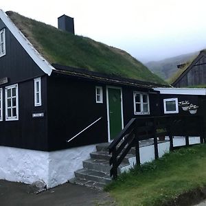 holiday cottage in Tjørnuvík Exterior photo