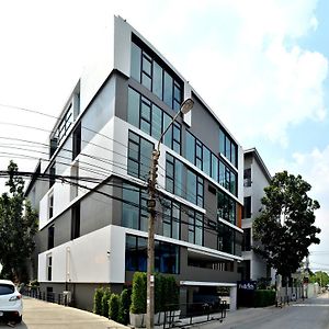 Hotel Fullrich residencia Bangkok Exterior photo