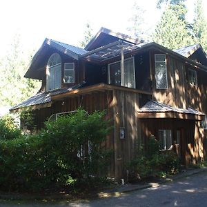 Sea Star Suites Tofino Exterior photo