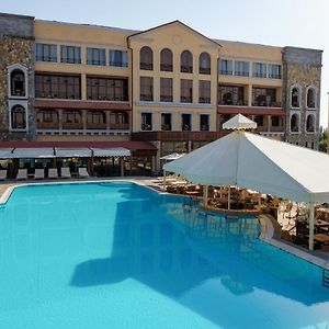 Caucasus Hotel Ereván Exterior photo