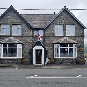 Hotel Y Griffin Penrhyndeudreath Exterior photo