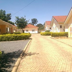 Corinya Serviced Apartments Entebbe Exterior photo
