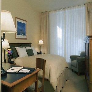 Charles F Knight Executive Education Center Hotel St. Louis Room photo