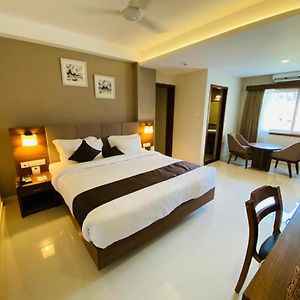 Hotel Hill Heights Kochi Exterior photo