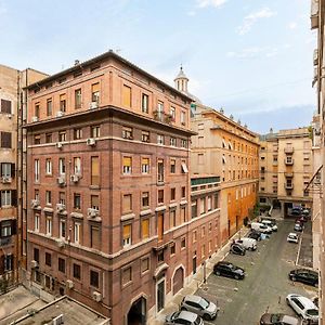 Rome As You Feel - Zoccolette Apartment In Campo De Fiori Exterior photo