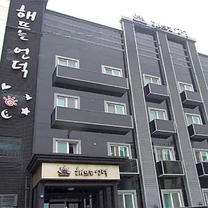 Sunrise Hill Tourist Hotel Gunsan Exterior photo