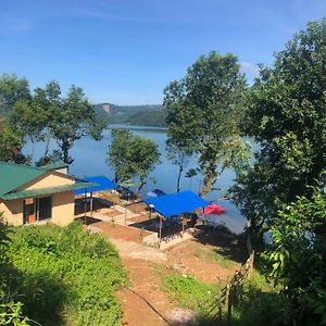 Lake Wave Cottage & Restaurant Deorāli Exterior photo