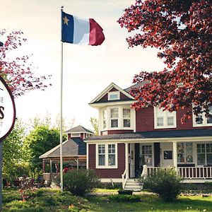 Complexe d'hébergement la Maison touristique Dugas Villa Caraquet Exterior photo