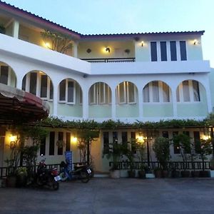 Casa Holiday Hotel SHA Phitsanulok Exterior photo