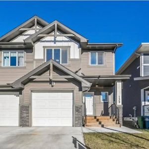 Beautiful&Spacious 1 room in a very quiet area Airdrie Exterior photo
