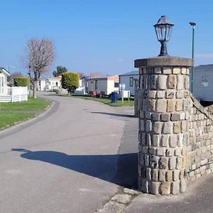 Cosy Caravan In Rhyl North Wales Villa Exterior photo