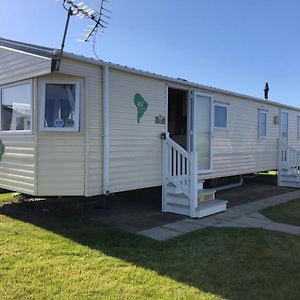 Hotel 10 Berth Caravan On Marine Park In Rhyl Exterior photo