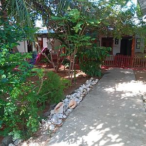Vibushan Guest House Nilaveli Exterior photo
