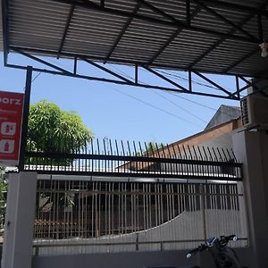 Reddoorz Near Mall Ratu Indah 3 Balangberu Exterior photo