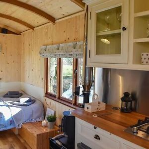 Apartamento Handcrafted Shepherds Hut Toppesfield Exterior photo