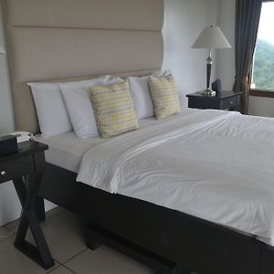 8 Suites By Fat Jimmy'S Tagaytay City Exterior photo