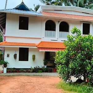 Apartamento Munroe Lagoons Kollam Exterior photo