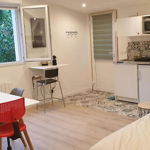 Apartamento Adorable Studio 25M² Tres Calme Avec Parking Marsella Exterior photo