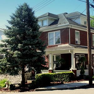 Maria's Garden&Inn Berkeley Springs Exterior photo