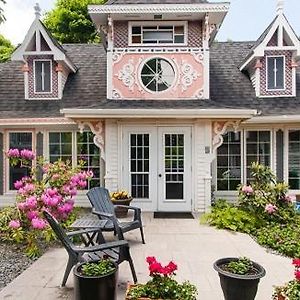 Gingerbread House Inn - We Are Open - Winter, Spring, Summer And Fall Wolfville Exterior photo