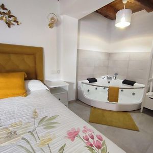 Apartamento PEÑAFIEL DREAMS con JACUZZI Exterior photo