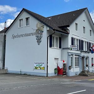 Hotel Speiserestaurant Traube Kuttigen Exterior photo