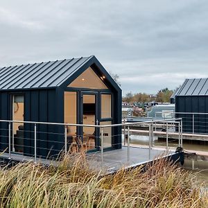 Apartamento Tattenhall Marina Floating Pods Hargrave Exterior photo