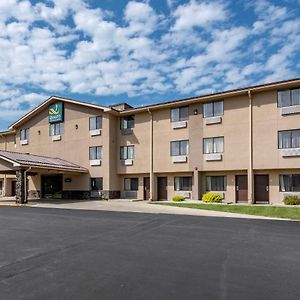 Quality Inn & Suites Warren Exterior photo