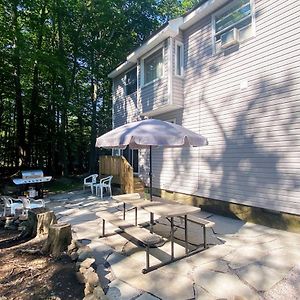 Tobyhanna Home With Fire Pit, 4 Mi To State Park! Exterior photo