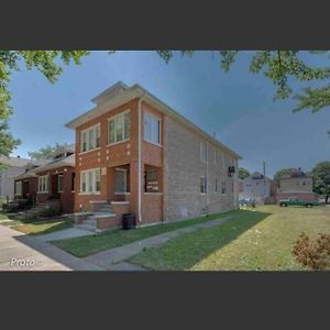Lovely 3 Bedroom Duplex Apartment W/ Game Room Chicago Exterior photo