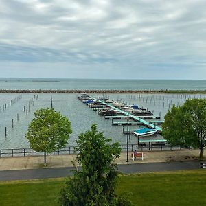 Clarion Hotel Marina&Conference Center Dunkirk Exterior photo