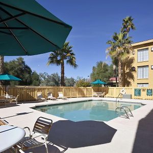 La Quinta Inn By Wyndham Phoenix Sky Harbor Airport Tempe Exterior photo