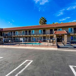 Econo Lodge Inn&Suites Escondido Downtown Exterior photo