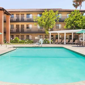 Days Inn By Wyndham San Jose Airport Milpitas Exterior photo