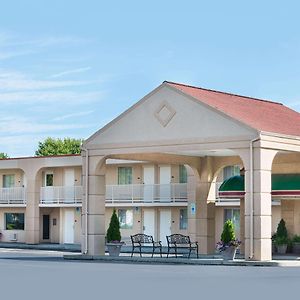 Hotel Baymont By Wyndham Sandusky Exterior photo