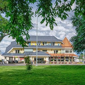 Prestige Beach House, Worldhotels Crafted Kelowna Exterior photo