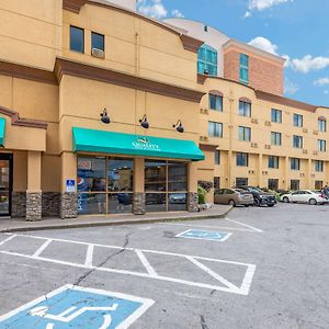 Quality Inn & Suites Niagara Falls Exterior photo