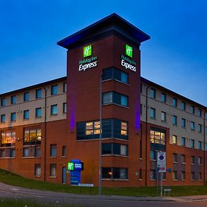 Holiday Inn Express London Luton Airport, An Ihg Hotel Exterior photo