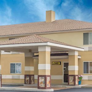 Hotel Super 8 By Wyndham Hanover Exterior photo