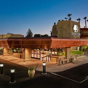 Hotel Doubletree By Hilton Phoenix- Tempe Exterior photo