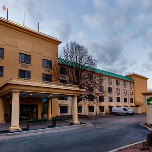 Hotel La Quinta By Wyndham Milwaukee Bayshore Area Glendale Exterior photo