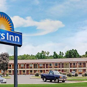 Days Inn By Wyndham Newport News Exterior photo